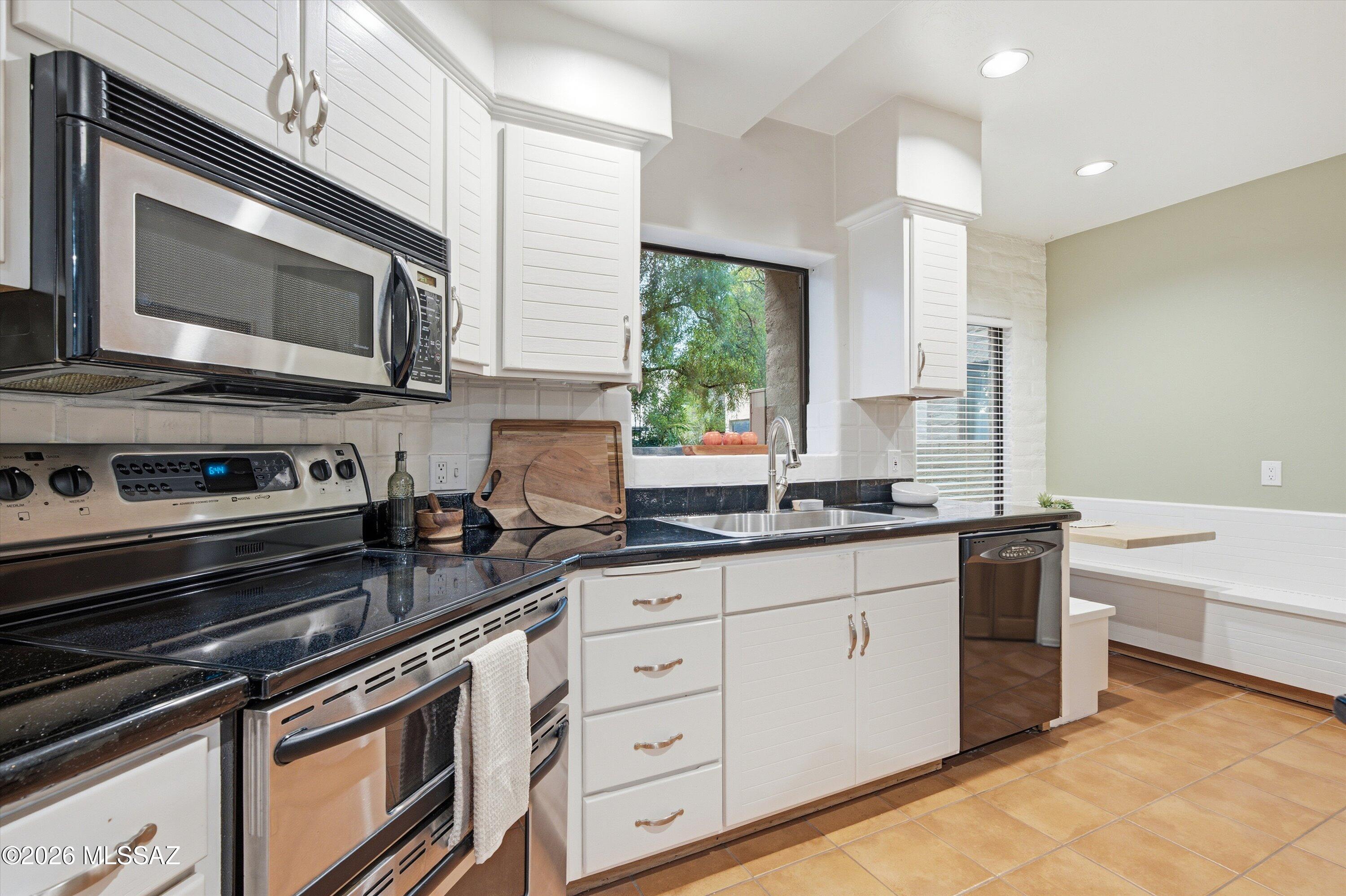2882 East Sierra Vista Road Tucson, AZ 85716 - Photo 15 of 43 Kitchen