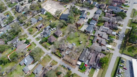 $706,800 | 9229 Kerrwood Lane, Houston, TX 77080