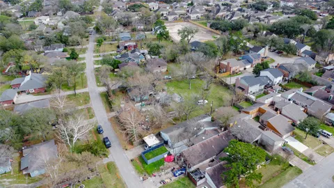 $706,800 | 9229 Kerrwood Lane, Houston, TX 77080