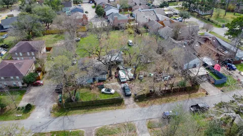 $706,800 | 9229 Kerrwood Lane, Houston, TX 77080