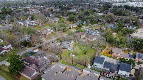 $706,800 | 9229 Kerrwood Lane, Houston, TX 77080