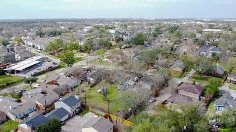 $706,800 | 9229 Kerrwood Lane, Houston, TX 77080