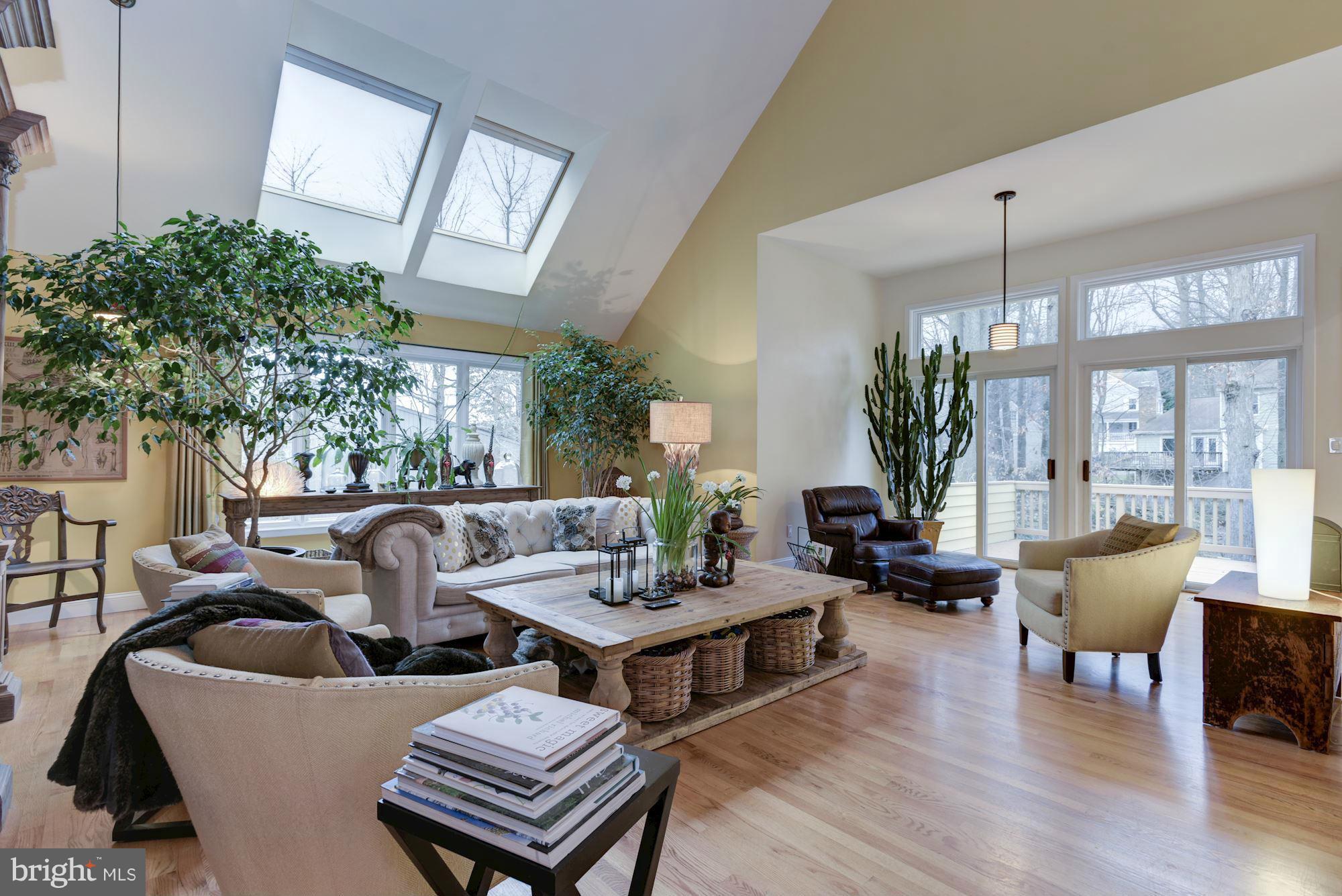 1509 North Village Road Reston, VA 20194 - Photo 11 of 30 Living Room