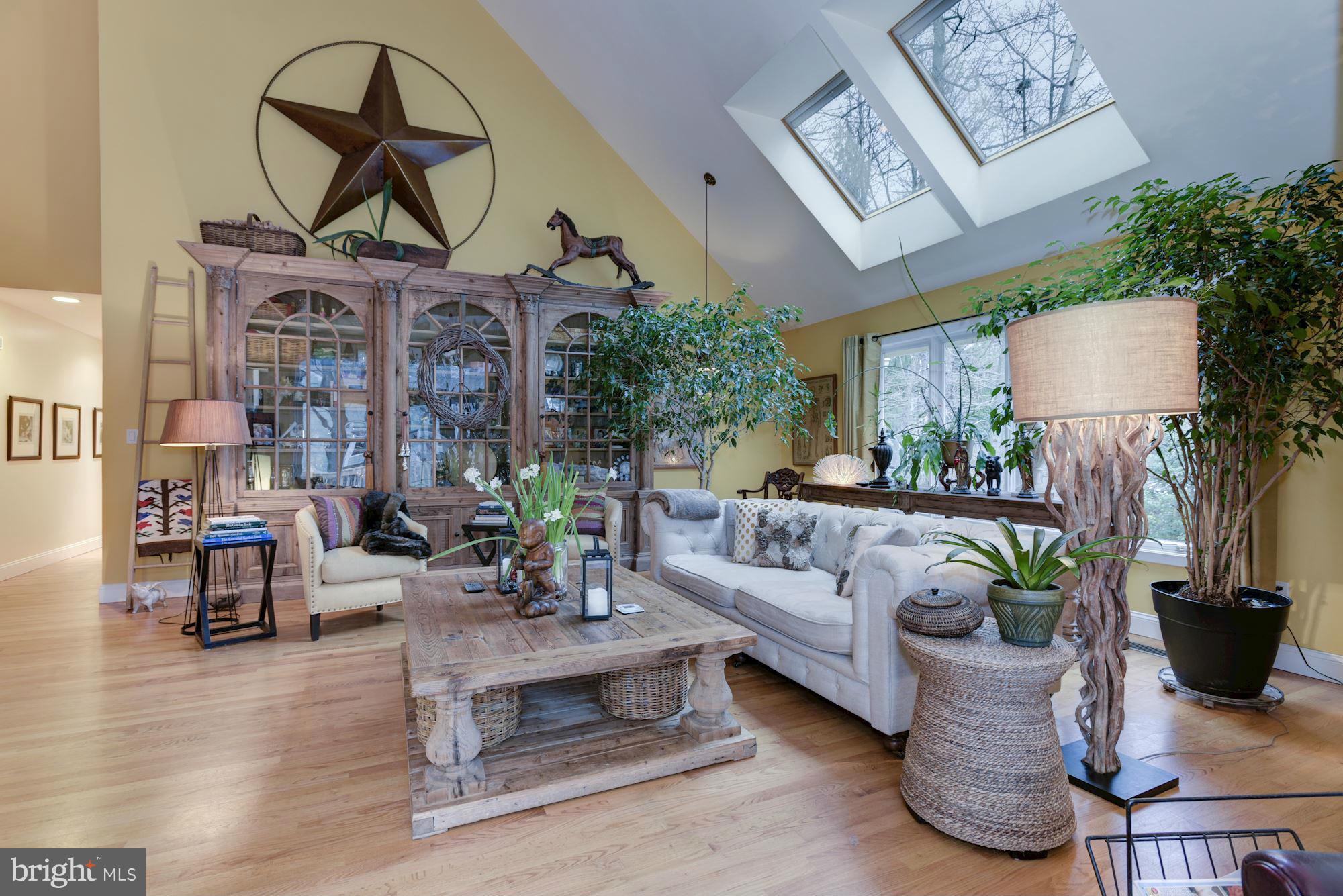 1509 North Village Road Reston, VA 20194 - Photo 12 of 30 Living Room
