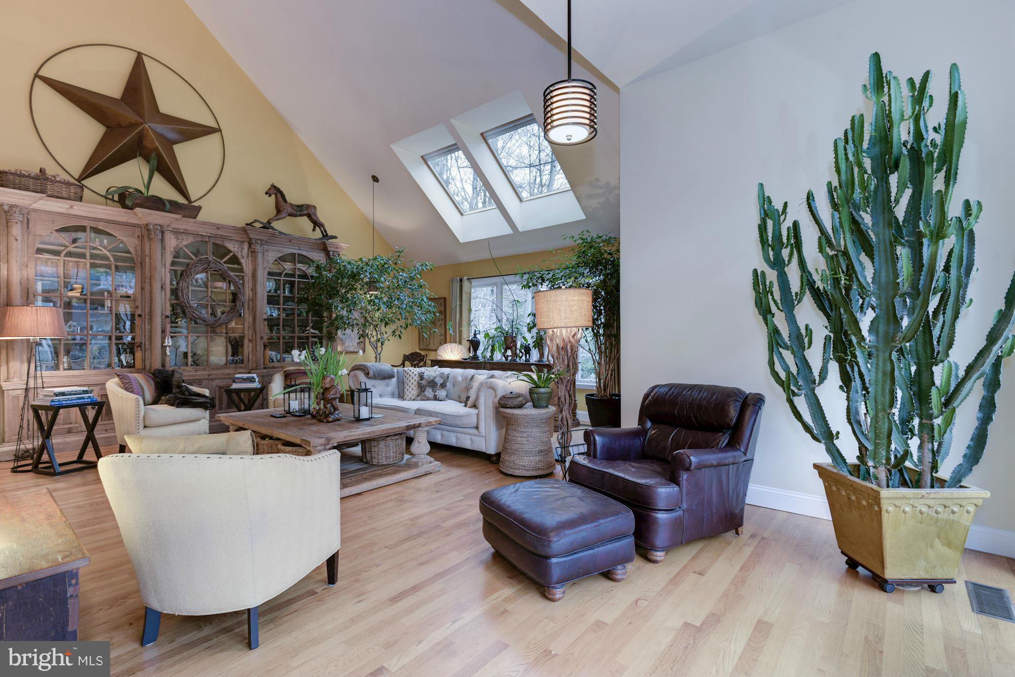 1509 North Village Road Reston, VA 20194 - Photo 13 of 30 Living Room