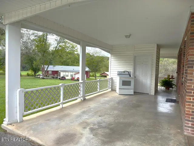 $419,900 | 214 Lakeview Stable Road, Livingston, TN 38570
