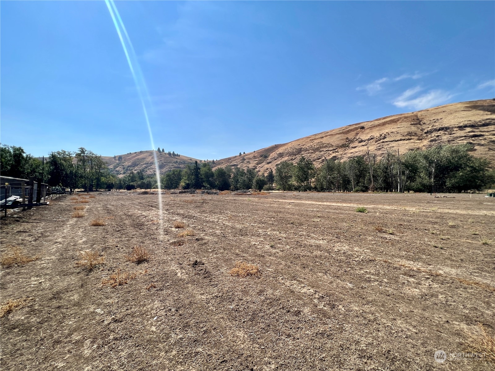 2 Coaches Court Lane Dayton, WA 99328 - Photo 2 of 5 a backyard of a house with a mountain