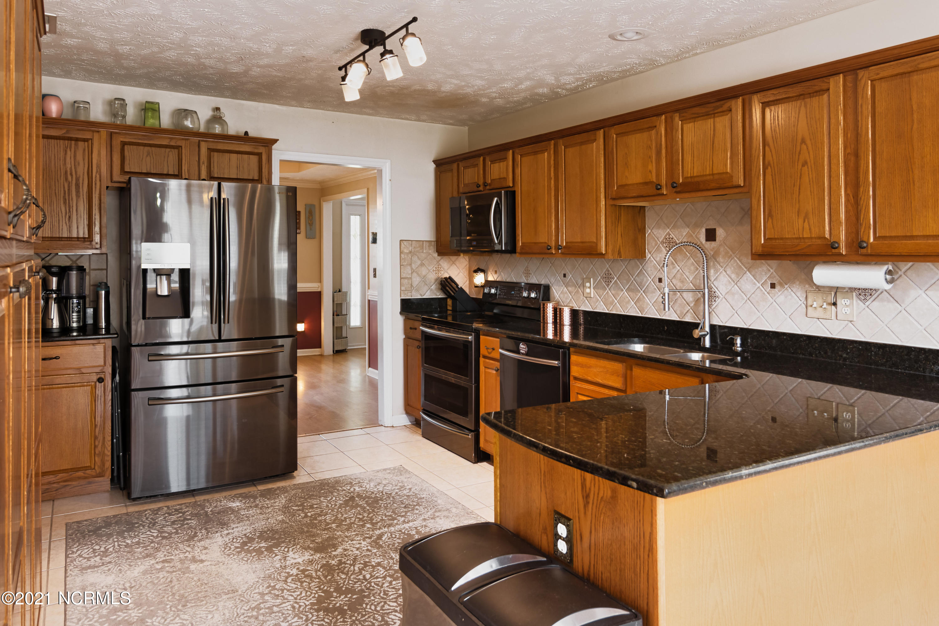211 Rutherford Way Jacksonville, NC 28540 - Photo 7 of 23 Hi-Res_80-5980_x_3987-2