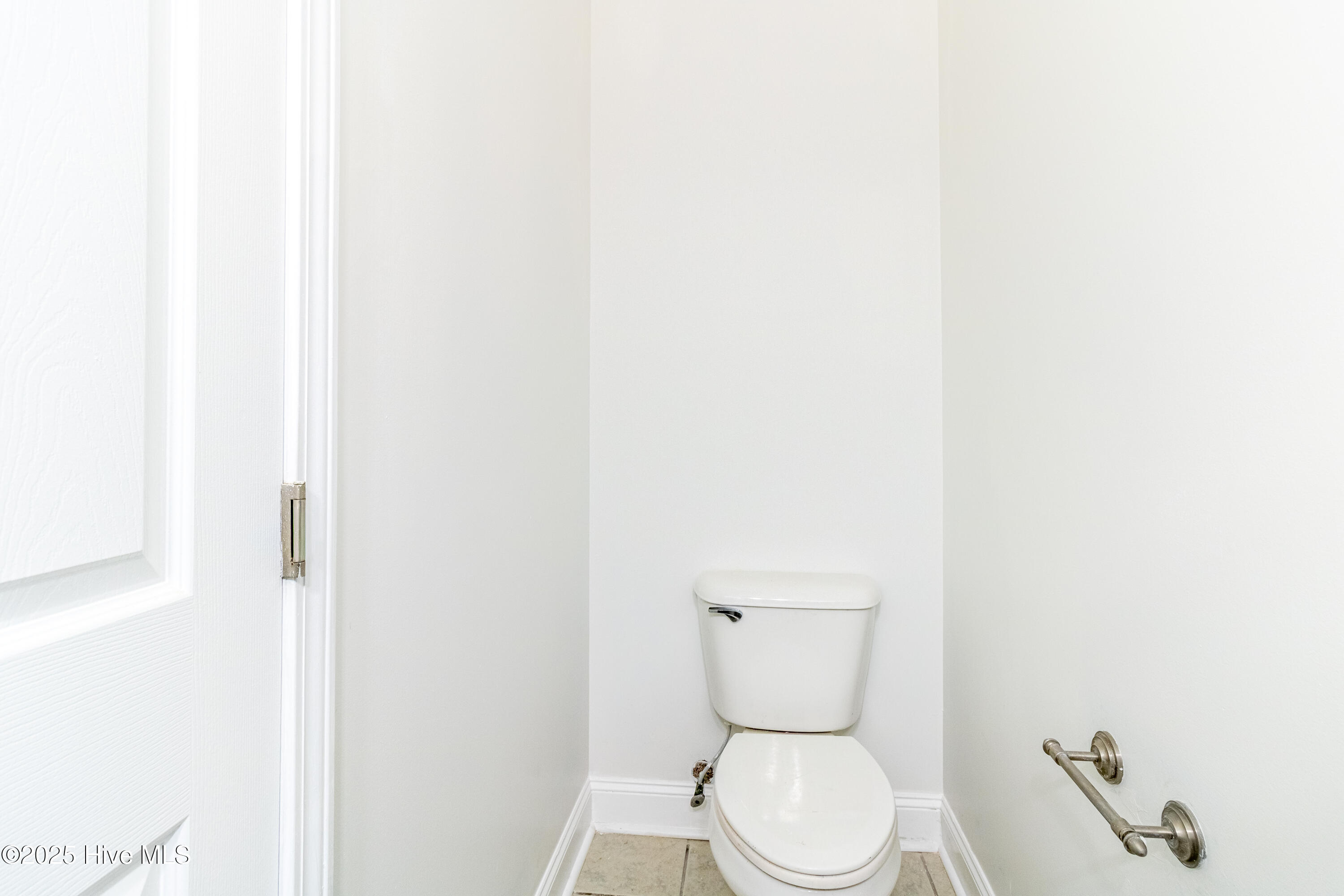 116 Lafitte Drive Hubert, NC 28539 - Photo 32 of 50 Downstairs common bathroom view 2 (1 of