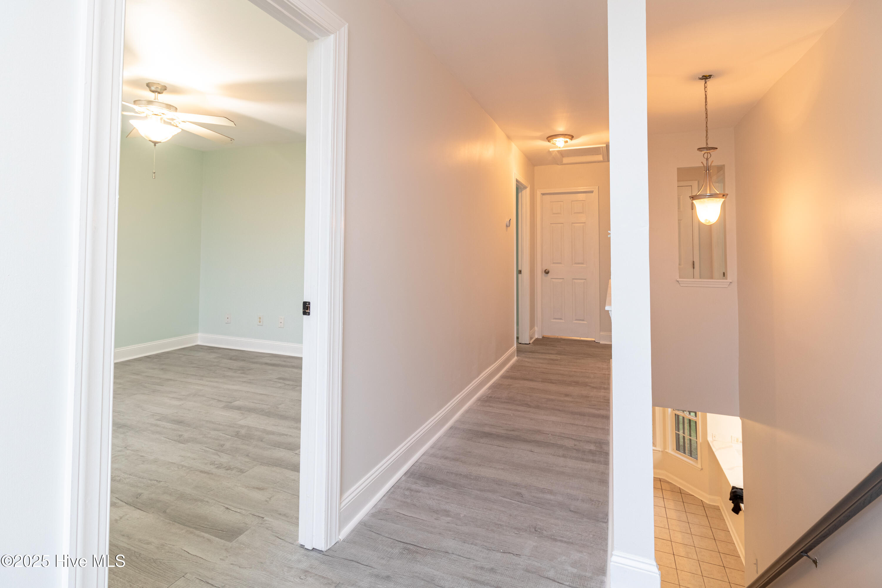 116 Lafitte Drive Hubert, NC 28539 - Photo 34 of 50 Upstairs Foyer & Hallway (1 of 1)