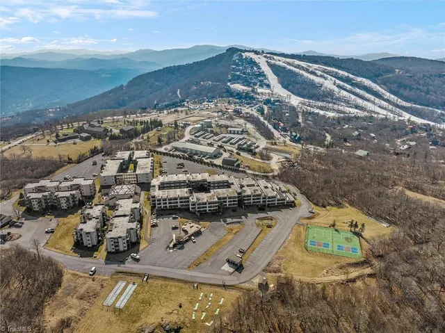 $204,900 | 301 Pinnacle Inn Road, Unit 1215, Beech Mountain, NC 28604