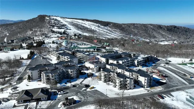 $204,900 | 301 Pinnacle Inn Road, Unit 1215, Beech Mountain, NC 28604