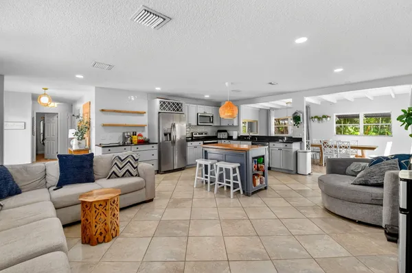 $4,500 | 320 Riverdale Road, Palm Springs, FL 33461