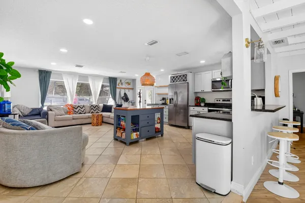 $4,500 | 320 Riverdale Road, Palm Springs, FL 33461