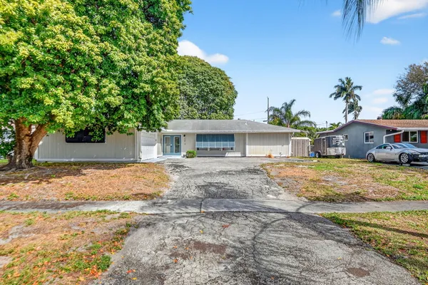 $4,500 | 320 Riverdale Road, Palm Springs, FL 33461
