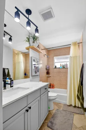 $4,500 | 320 Riverdale Road, Palm Springs, FL 33461