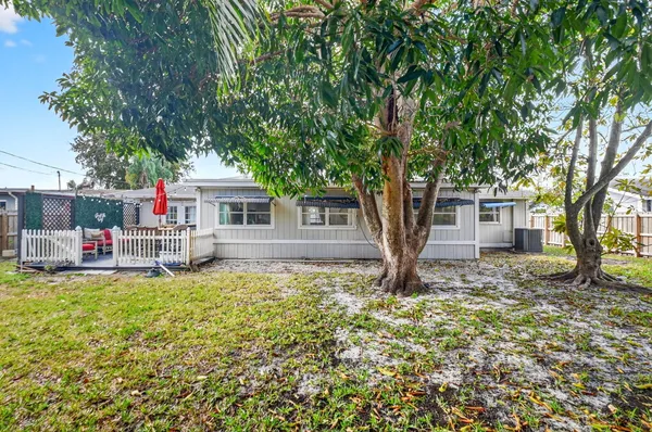$4,500 | 320 Riverdale Road, Palm Springs, FL 33461