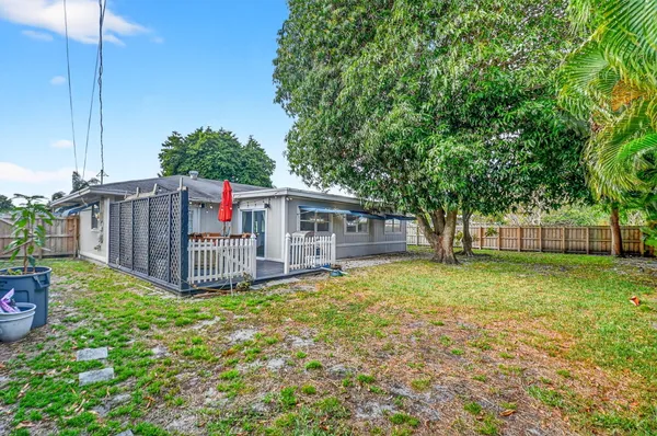 $4,500 | 320 Riverdale Road, Palm Springs, FL 33461