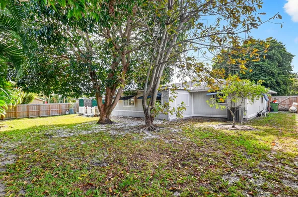 $4,500 | 320 Riverdale Road, Palm Springs, FL 33461