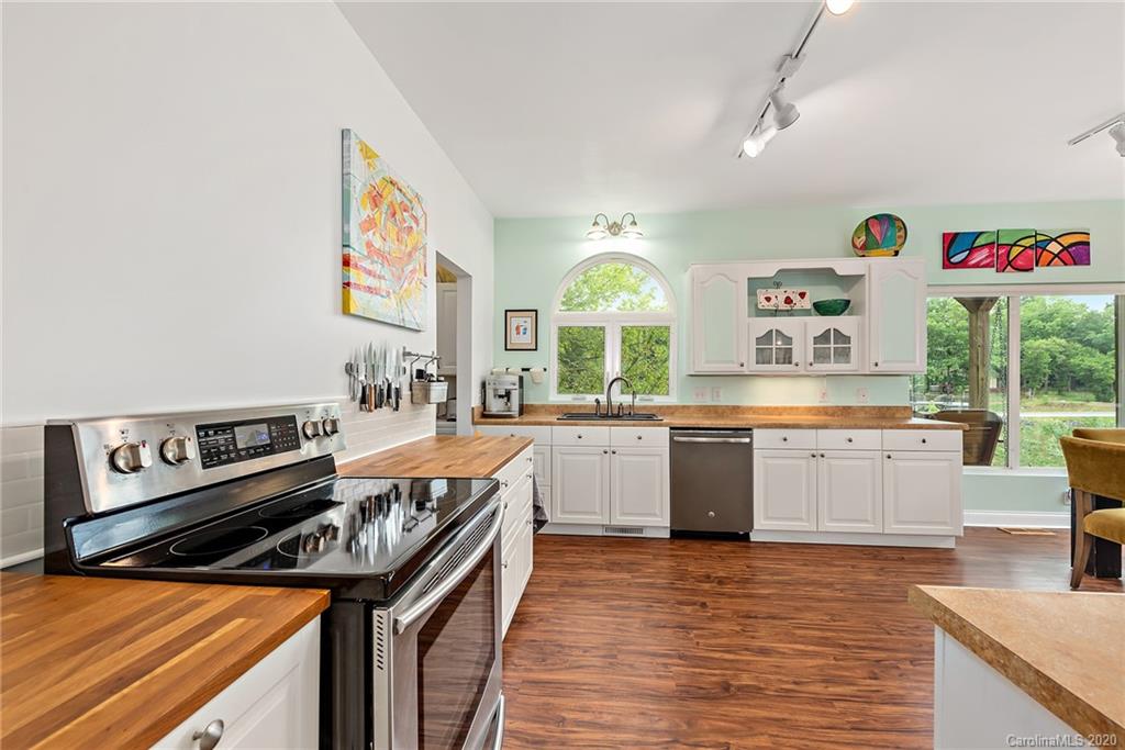 18216 Hideaway Road Charlotte, NC 28278 - Photo 7 of 33 Gallery Image 7
