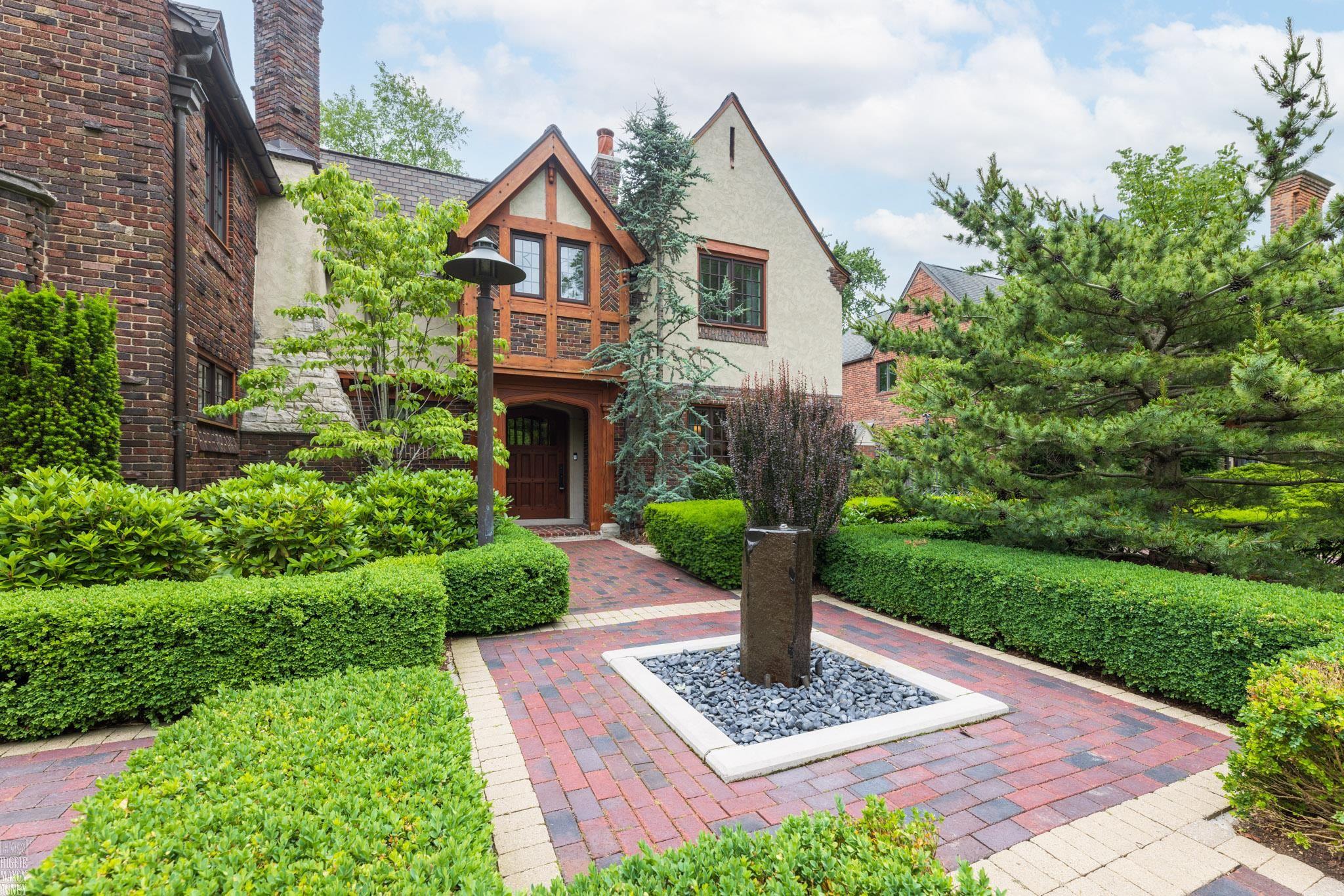 813 Trombley Road Grosse Pointe, MI 48230 - Photo 3 of 77 50146827-52921f16-5f01-4bb1-bebd-64ccf7b9439d.JPG