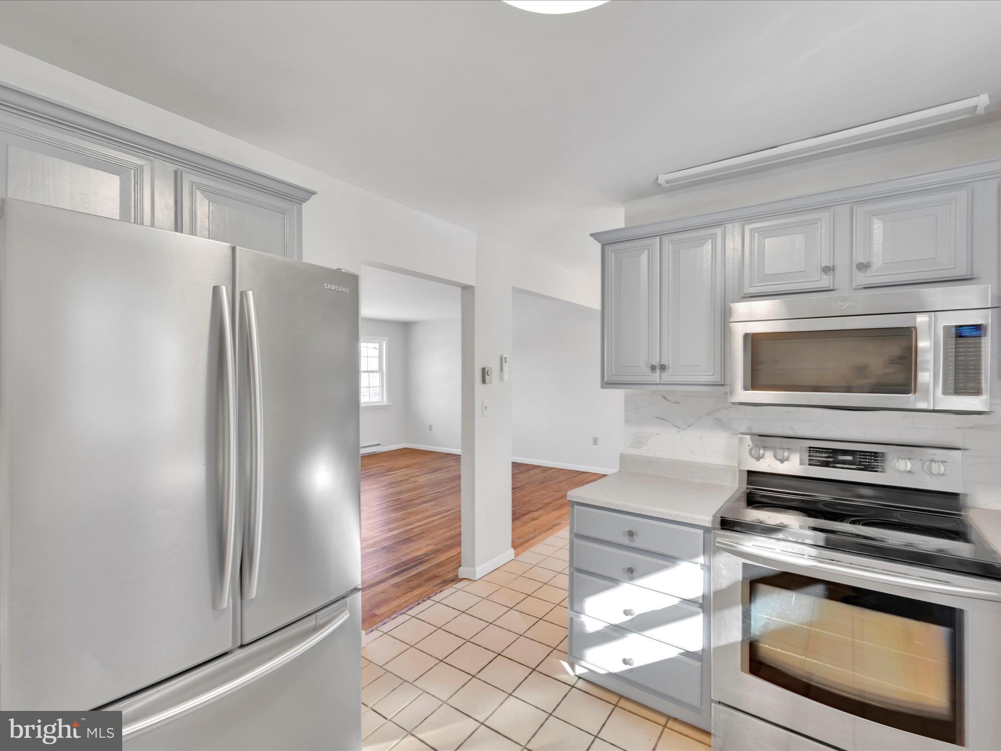 447 Greentree Road Elizabethtown, PA 17022 - Photo 10 of 28 Kitchen