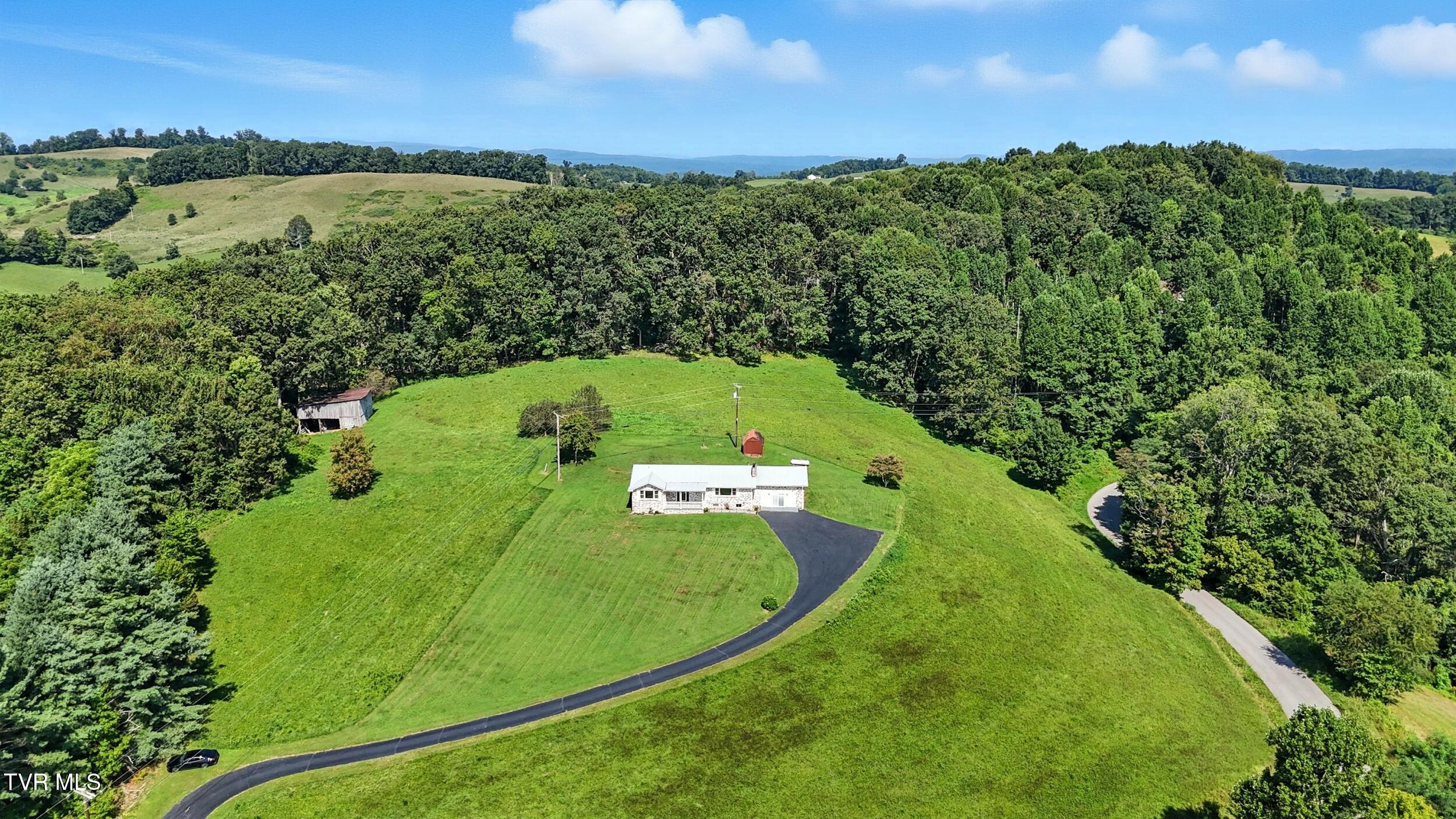 2067 High Point Road Castlewood, VA 24224 - Photo 40 of 48 41_dji_20250815111148_0869_d