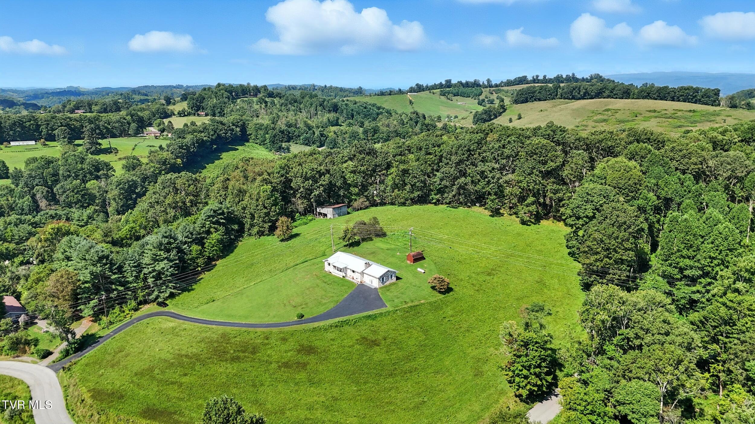 2067 High Point Road Castlewood, VA 24224 - Photo 41 of 48 42_dji_20250815111211_0870_d