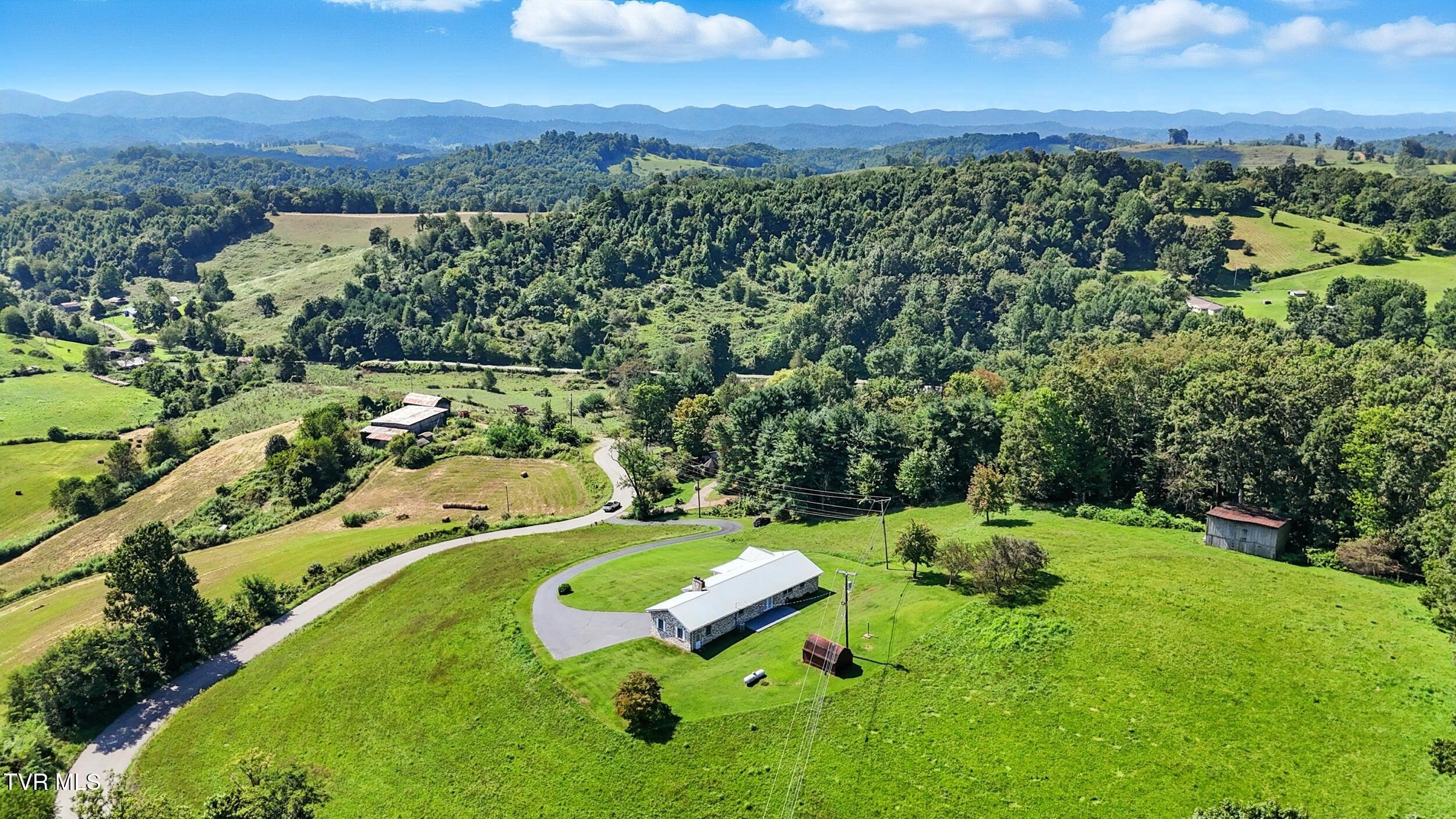 2067 High Point Road Castlewood, VA 24224 - Photo 43 of 48 44_dji_20250815111302_0872_d