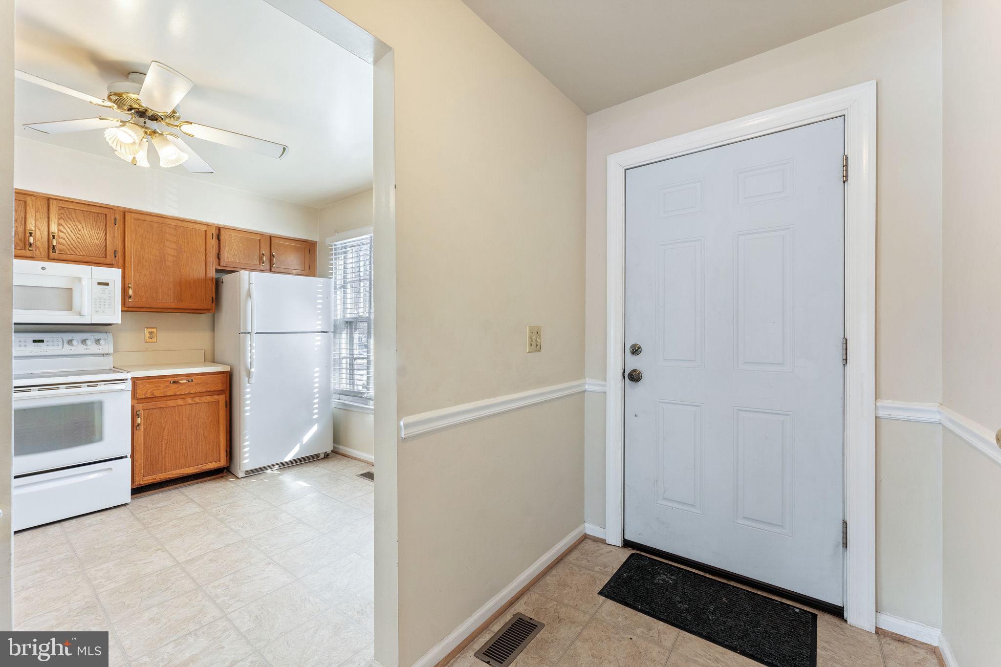 726 Pine Tree Road Warrenton, VA 20186 - Photo 10 of 36 Foyer and Kitchen