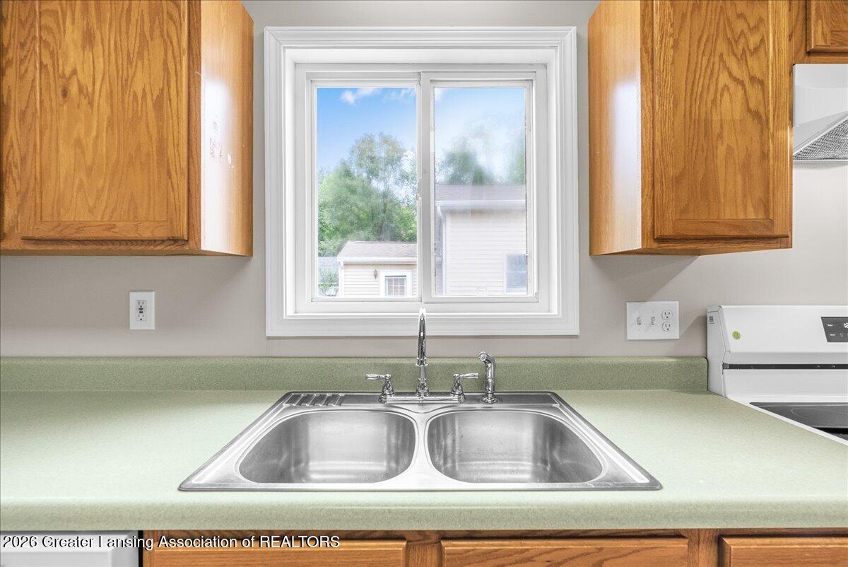 1800 Alpha Street Lansing, MI 48910 - Photo 14 of 22 17-Media Jett -11