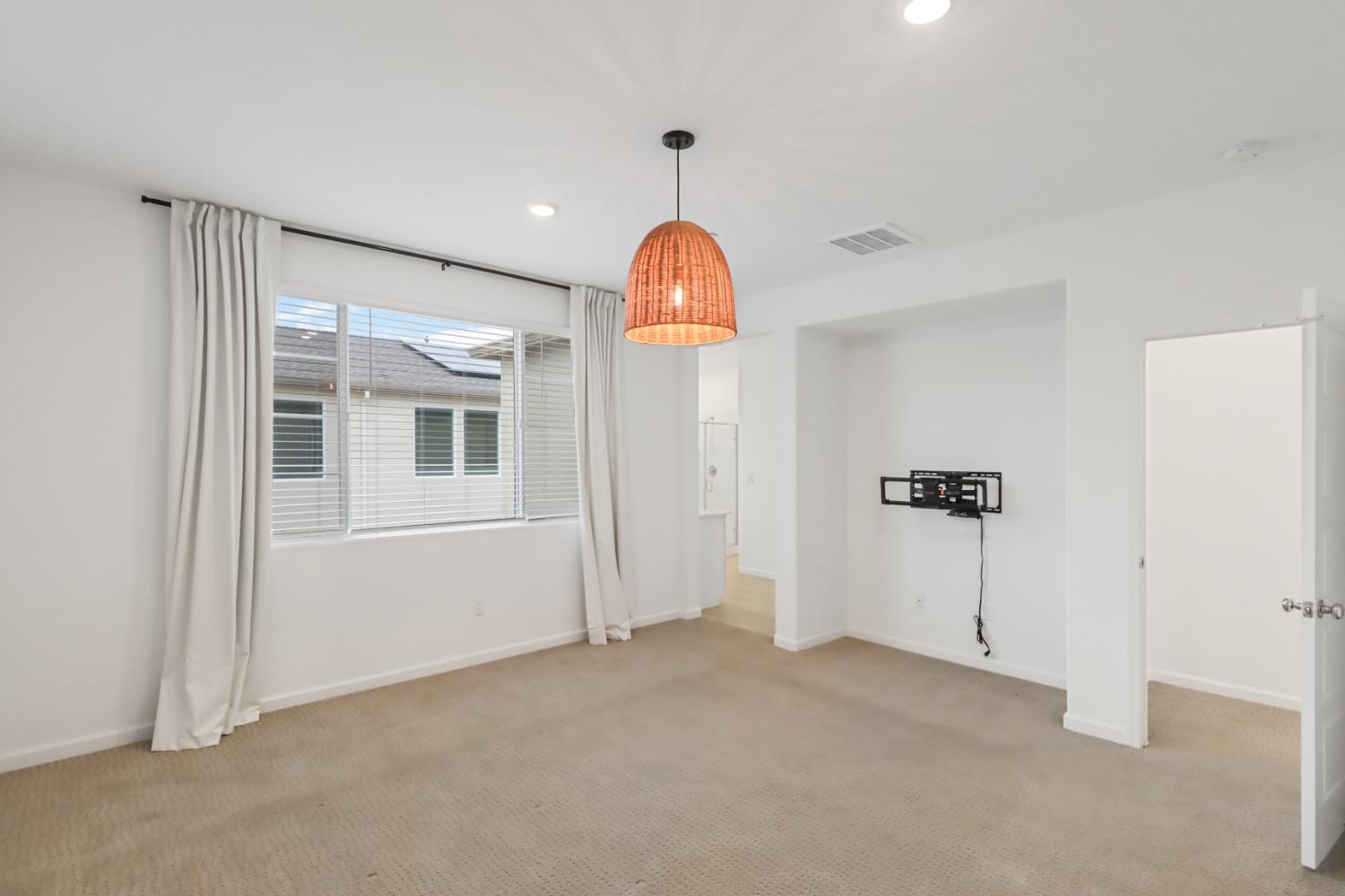 8809 Boes Way Sacramento, CA 95829 - Photo 26 of 40 a view of empty room with ceiling fan