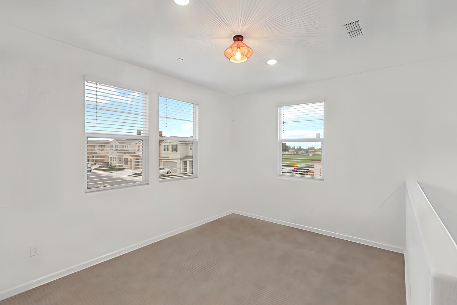 8809 Boes Way Sacramento, CA 95829 - Photo 36 of 40 an empty room with a window