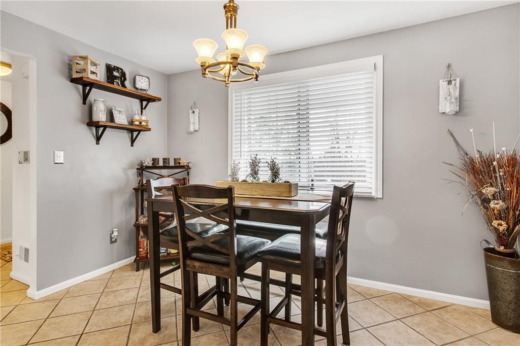 303 Forest Ridge Drive Pittsburgh, PA 15221 - Photo 4 of 25 Gallery Image 4