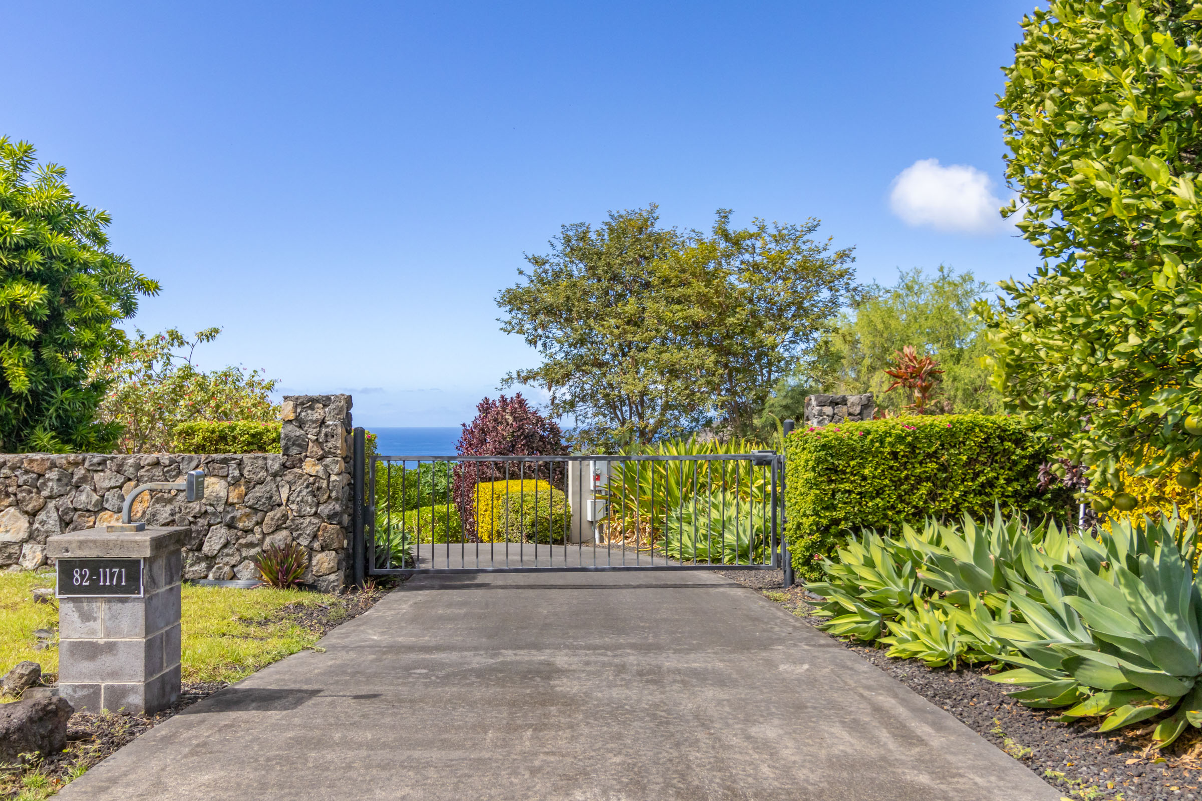 82-1171 Meli Road Captain Cook, HI 96704 - Photo 3 of 29 a view of a yard