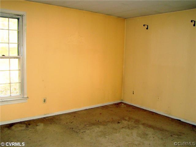 13210 Court Ridge Road Midlothian, VA 23112 - Photo 8 of 8 an empty room with a window