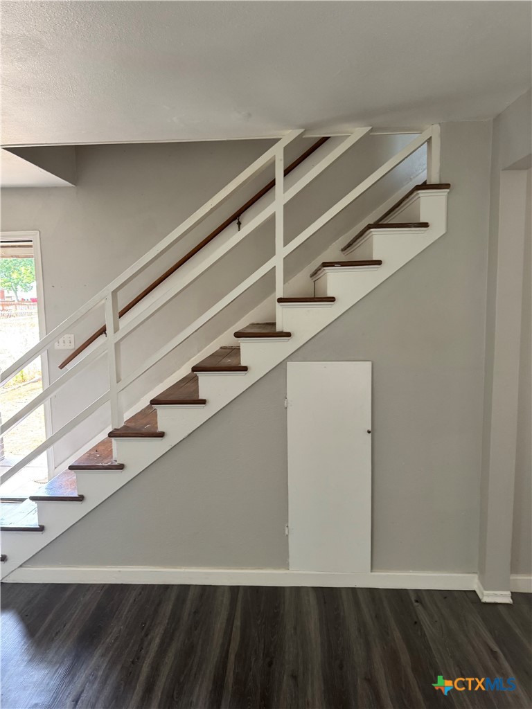 3001 East Rio Grande Street Victoria, TX 77901 - Photo 4 of 20 a view of entryway