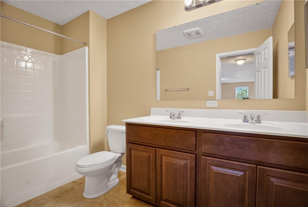 229 West Country Barn Road Houston, PA 15342 - Photo 37 of 50
