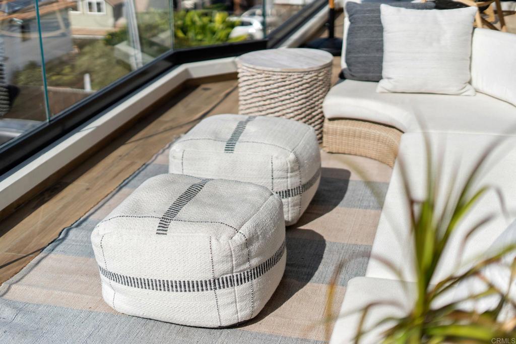 2172 Oxford Avenue Cardiff-by-the-Sea, CA 92007 - Photo 49 of 68 a picture of a couch in a living room