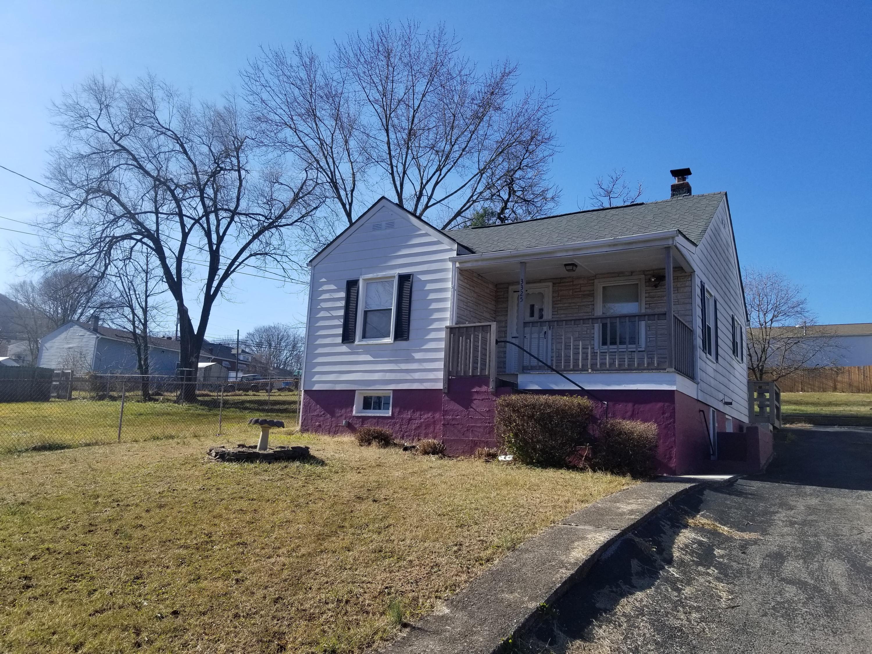 3325 Troxell Road Southeast Roanoke, VA 24014 - Photo 2 of 20 Front Right