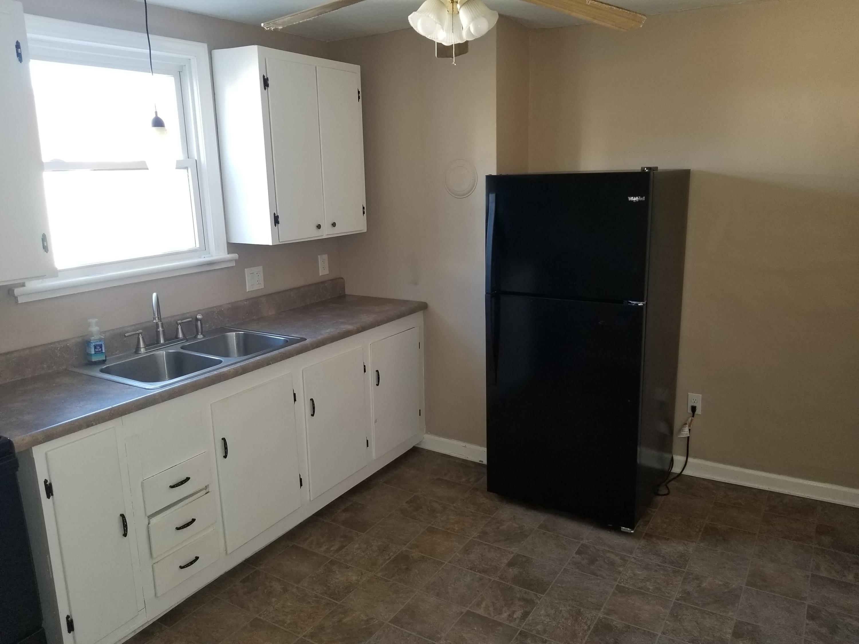 3325 Troxell Road Southeast Roanoke, VA 24014 - Photo 11 of 20 Kitchen Sink