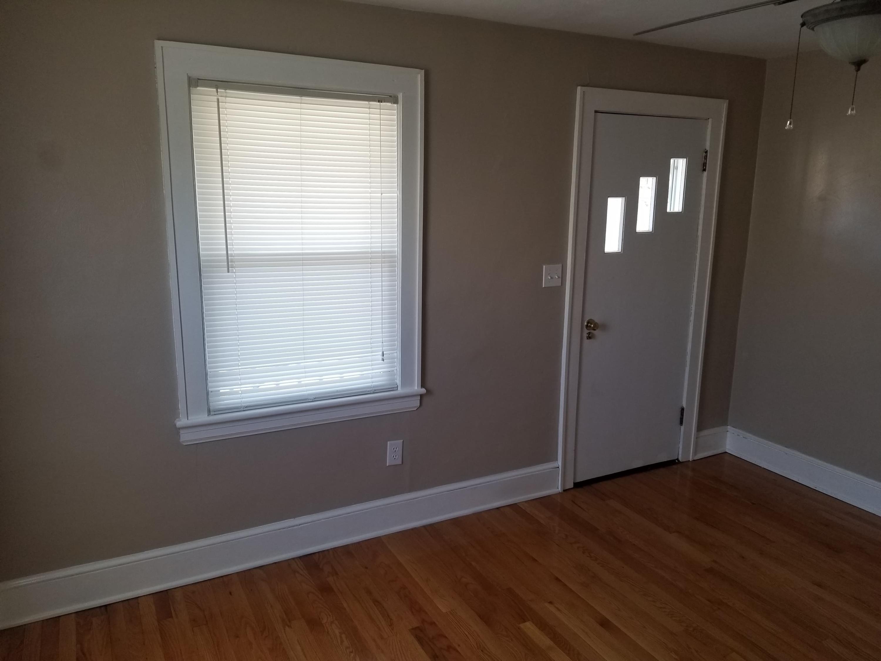 3325 Troxell Road Southeast Roanoke, VA 24014 - Photo 3 of 20 LR - Front Door