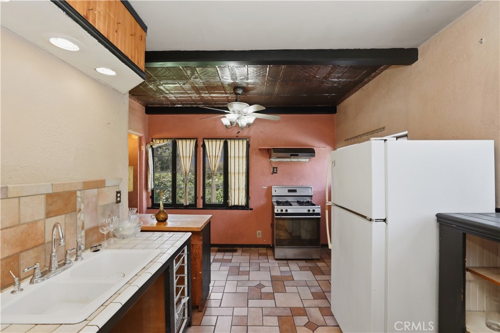 4579 University Riverside, CA 92501 - Photo 27 of 44 Kitchen