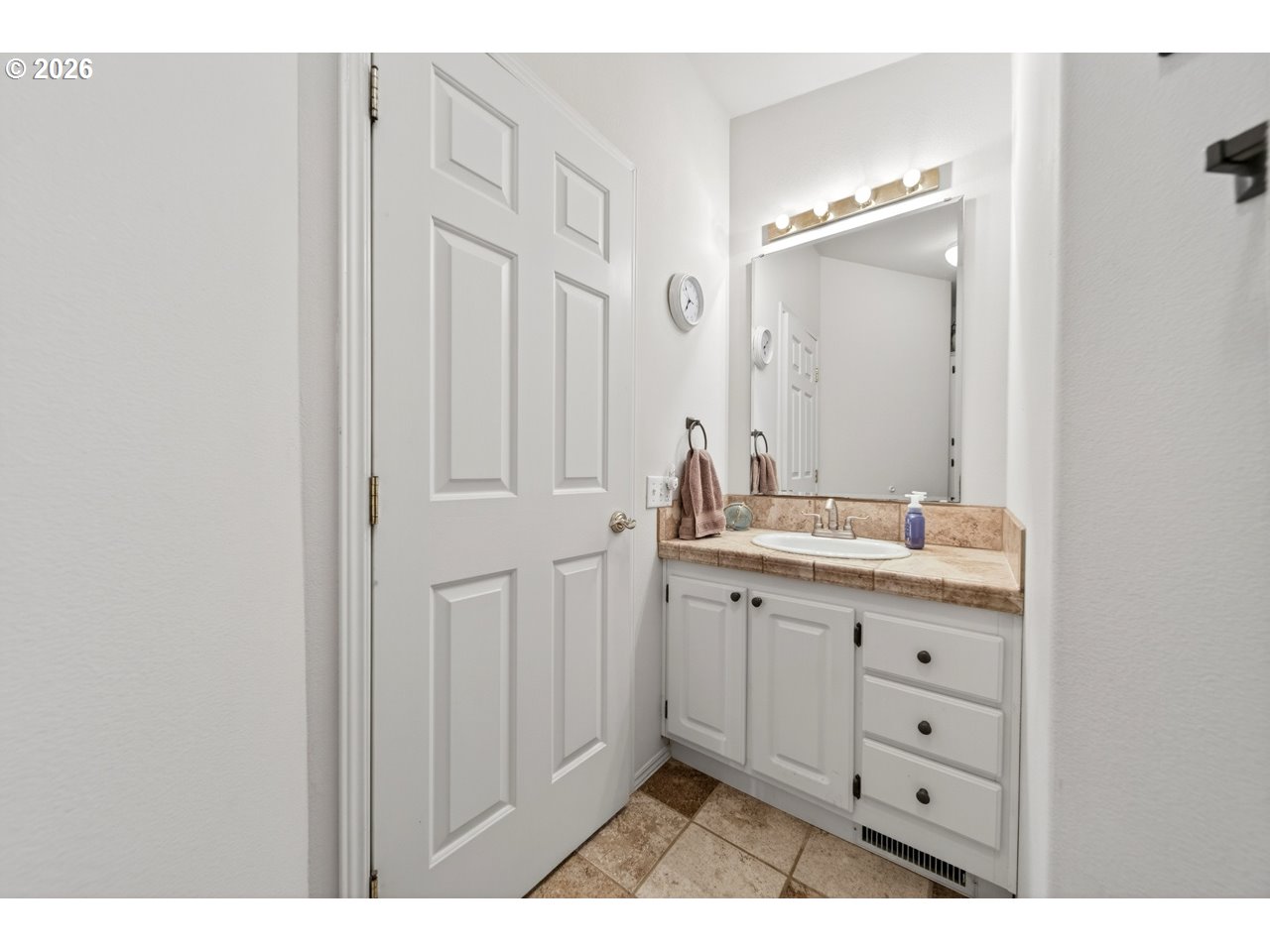 83239 North Pioneer Road Florence, OR 97439 - Photo 31 of 48 Attached Bathroom #2