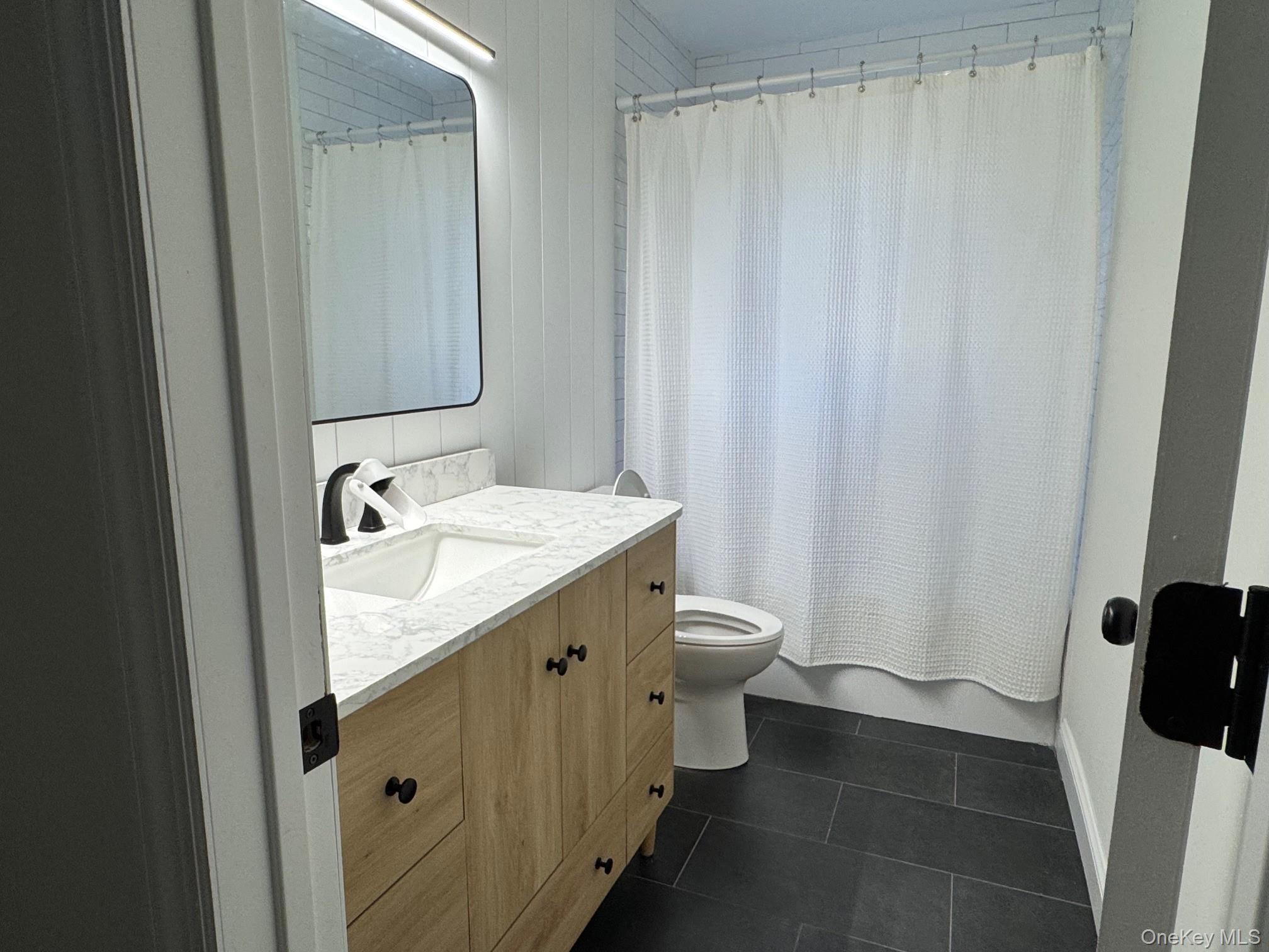 43 West Shore Road Oakdale, NY 11769 - Photo 11 of 17