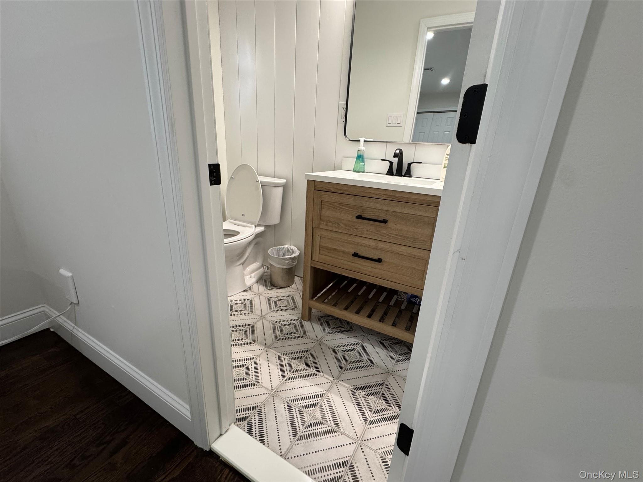 43 West Shore Road Oakdale, NY 11769 - Photo 10 of 17