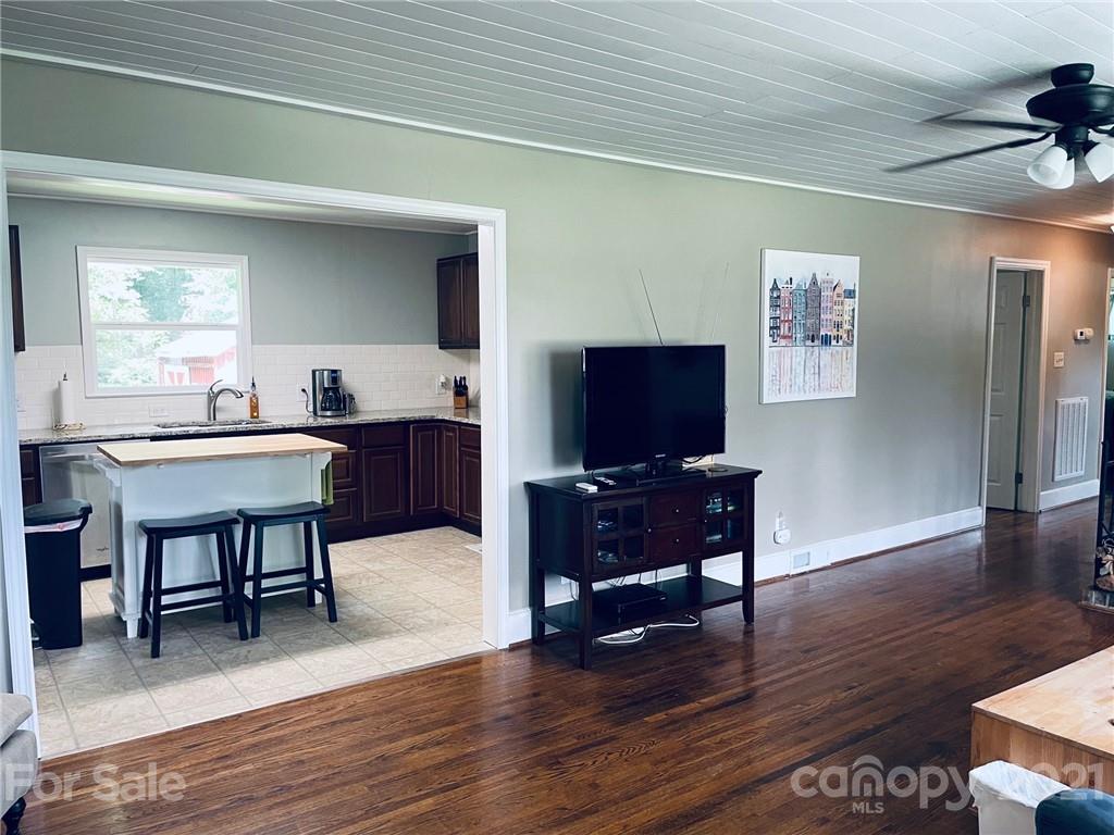 6601 Simpson Road Charlotte, NC 28216 - Photo 15 of 20 Gallery Image 15