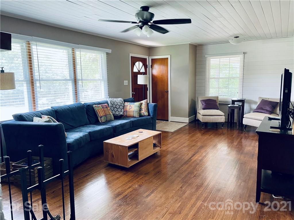 6601 Simpson Road Charlotte, NC 28216 - Photo 5 of 20 Gallery Image 5