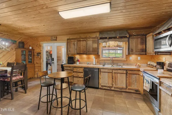 $699,900 | 2357 Hall Road, Dandridge, TN 37725
