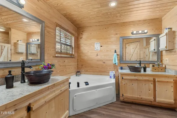 $699,900 | 2357 Hall Road, Dandridge, TN 37725